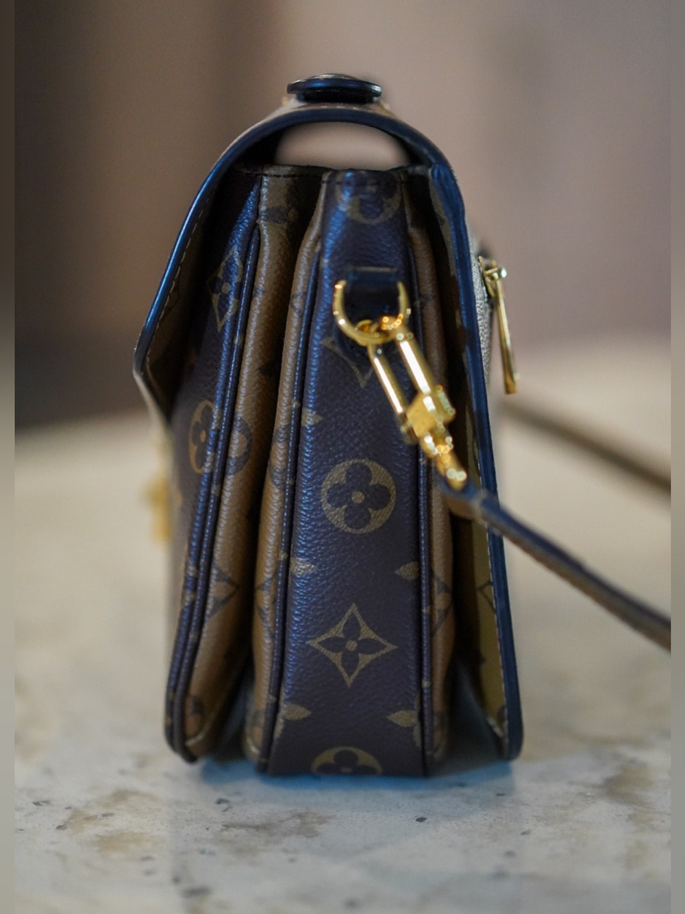 Louis Vuitton Reverse Pochette Metis - Picture 2 of 15